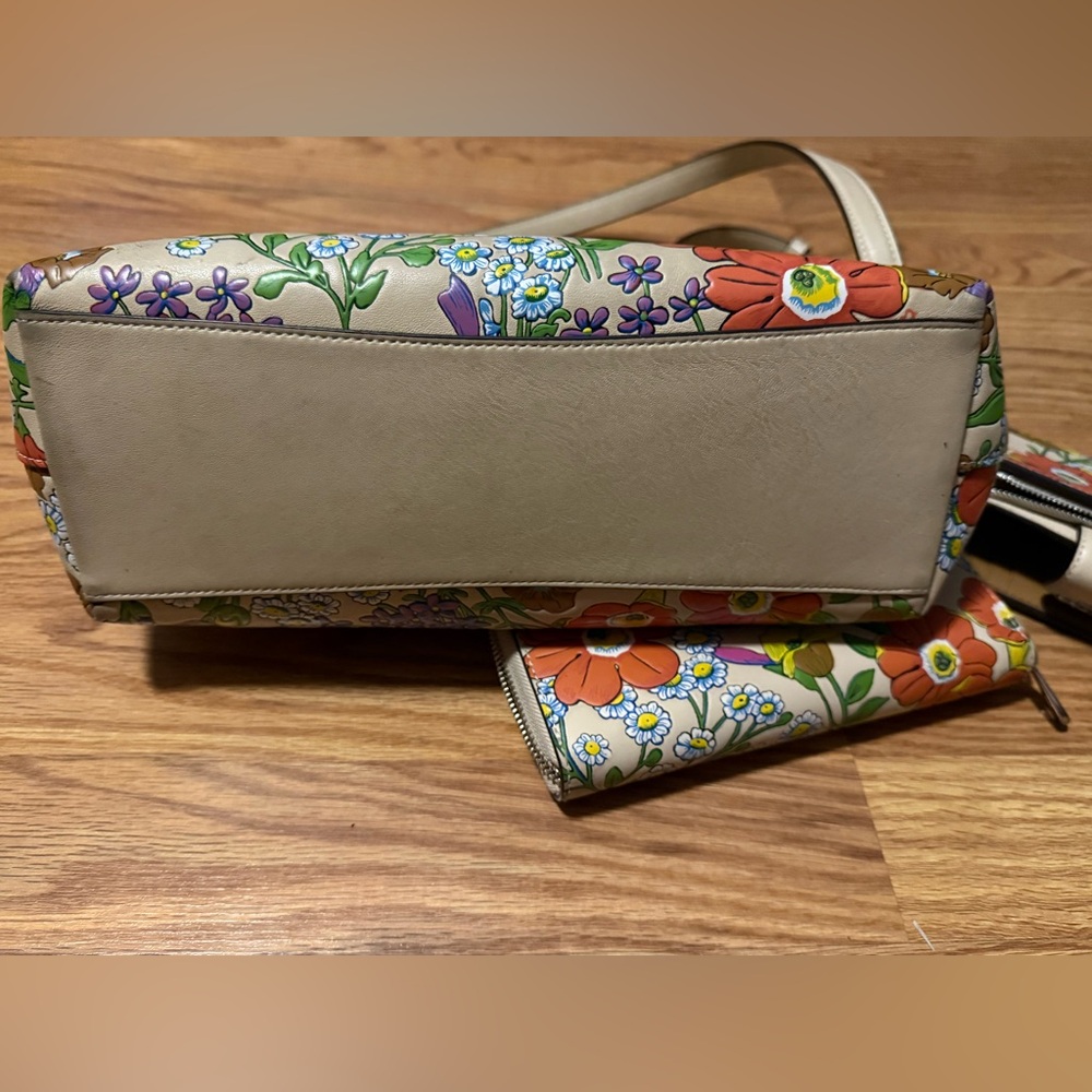 Coach Shoulder/crossbody Bag Vibrant Floral Design with matching wallets. EUC - Picture 4 of 15